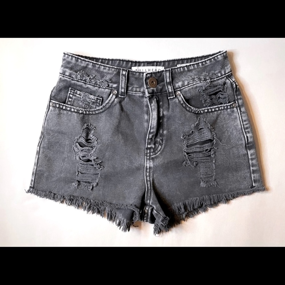 Bullhead High Rise Shorts. Black shorts. Waist size is a 0